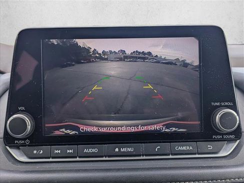 Used 2023 Nissan Rogue S image 17