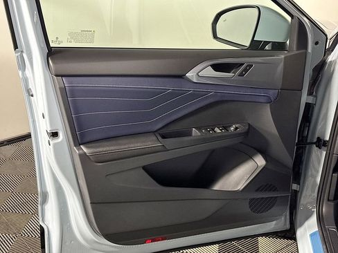 New 2025 Volkswagen Taos SEL image 10
