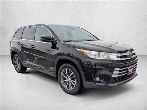 Used 2019 Toyota Highlander XLE image 3