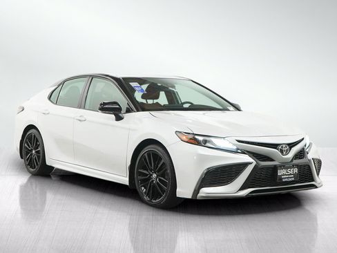 Used 2022 Toyota Camry XSE FWD image 7