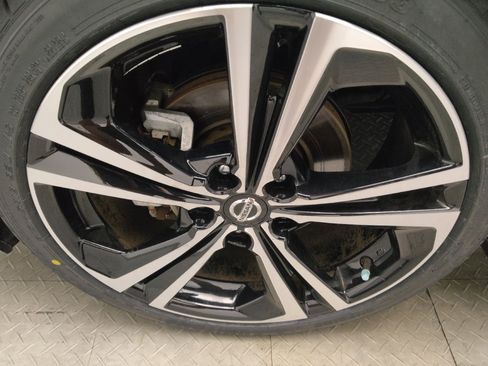 Used 2023 Nissan Sentra SR w/ SR Premium Package FWD image 31