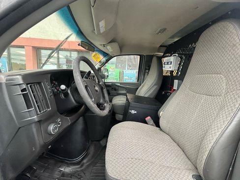 Used 2012 Chevrolet Express 2500 RWD image 8