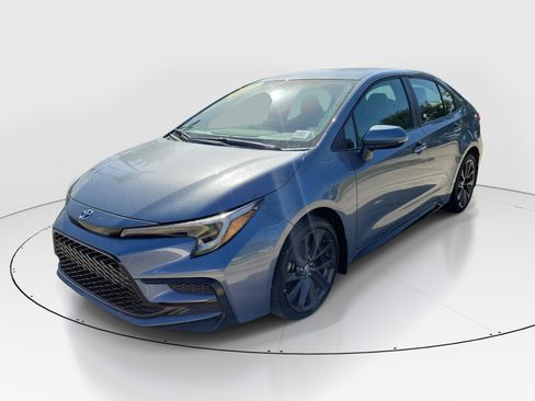 Used 2025 Toyota Corolla SE FWD image 3