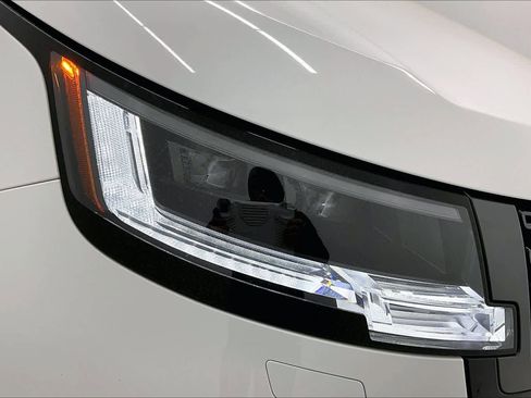 Used 2023 Land Rover Range Rover SE image 28