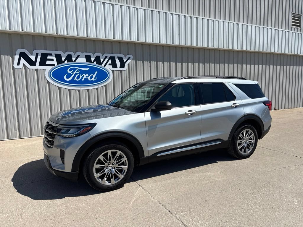 Used 2025 Ford Explorer Active w/ Active Comfort Package AWD/4WD image 1