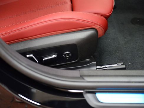 Used 2025 BMW 330i xDrive 330i xDrive w/ Premium Package image 13