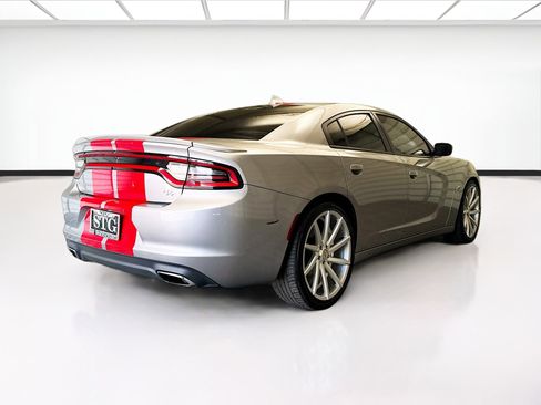 Used 2017 Dodge Charger R/T RWD image 4