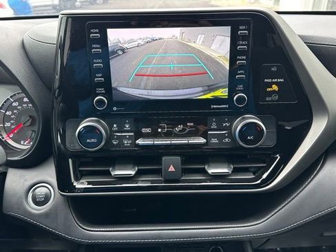 Used 2021 Toyota Highlander L image 31
