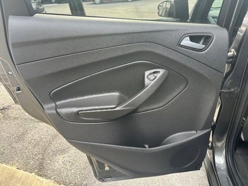 Used 2017 Ford Escape SE image 28