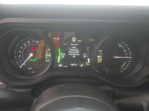 Used 2025 Jeep Wrangler Unlimited Sahara w/ Safety Group image 15