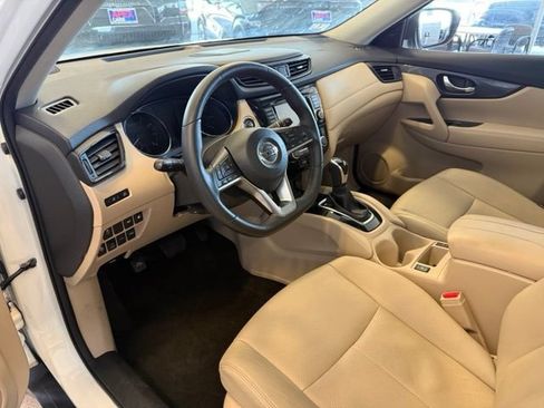 Used 2018 Nissan Rogue SV w/ Sun & Sound Touring Package AWD/4WD image 30