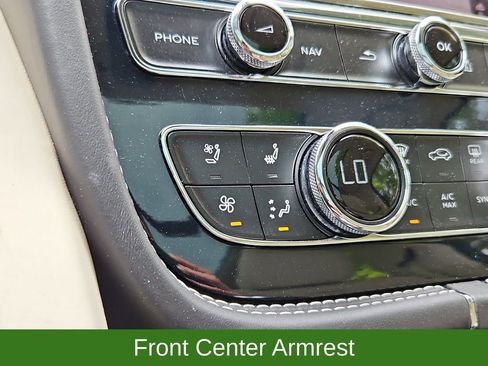 Used 2021 Bentley Bentayga image 18