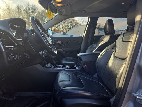 Used 2019 Jeep Cherokee Limited image 13