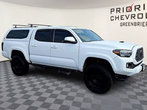 Used 2020 Toyota Tacoma TRD Sport w/ TRD Premium Sport Package AWD/4WD image 2