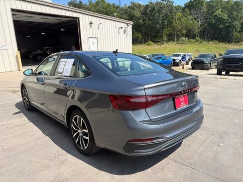 Used 2025 Volkswagen Jetta SE FWD image 5