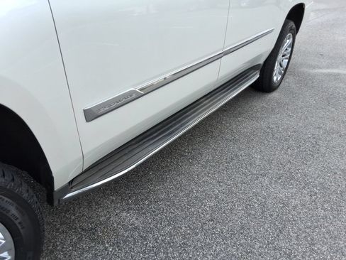 Certified 2016 Cadillac Escalade ESV 2WD image 11