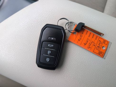 Used 2019 Toyota Camry LE w/ Convenience Package FWD image 29