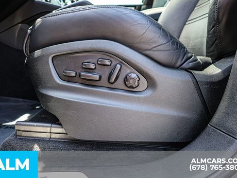 Used 2023 Porsche Cayenne Platinum Edition image 29