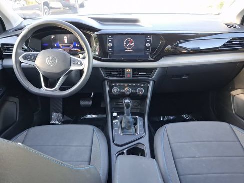 Certified 2024 Volkswagen Taos SE FWD image 9