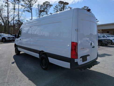 Used 2024 Mercedes-Benz Sprinter 2500 image 6