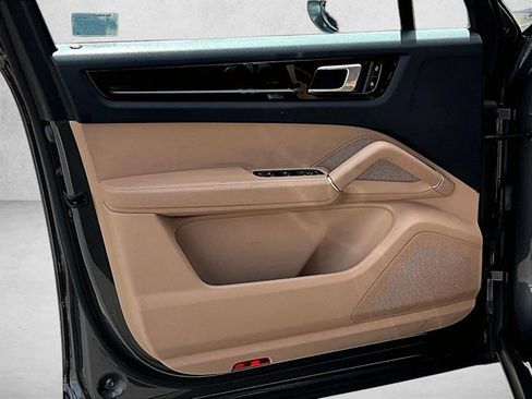 Used 2020 Porsche Cayenne image 17