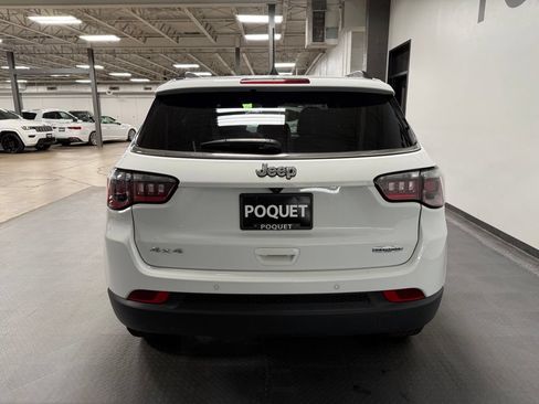 Used 2024 Jeep Compass Latitude w/ Convenience Group AWD/4WD image 5