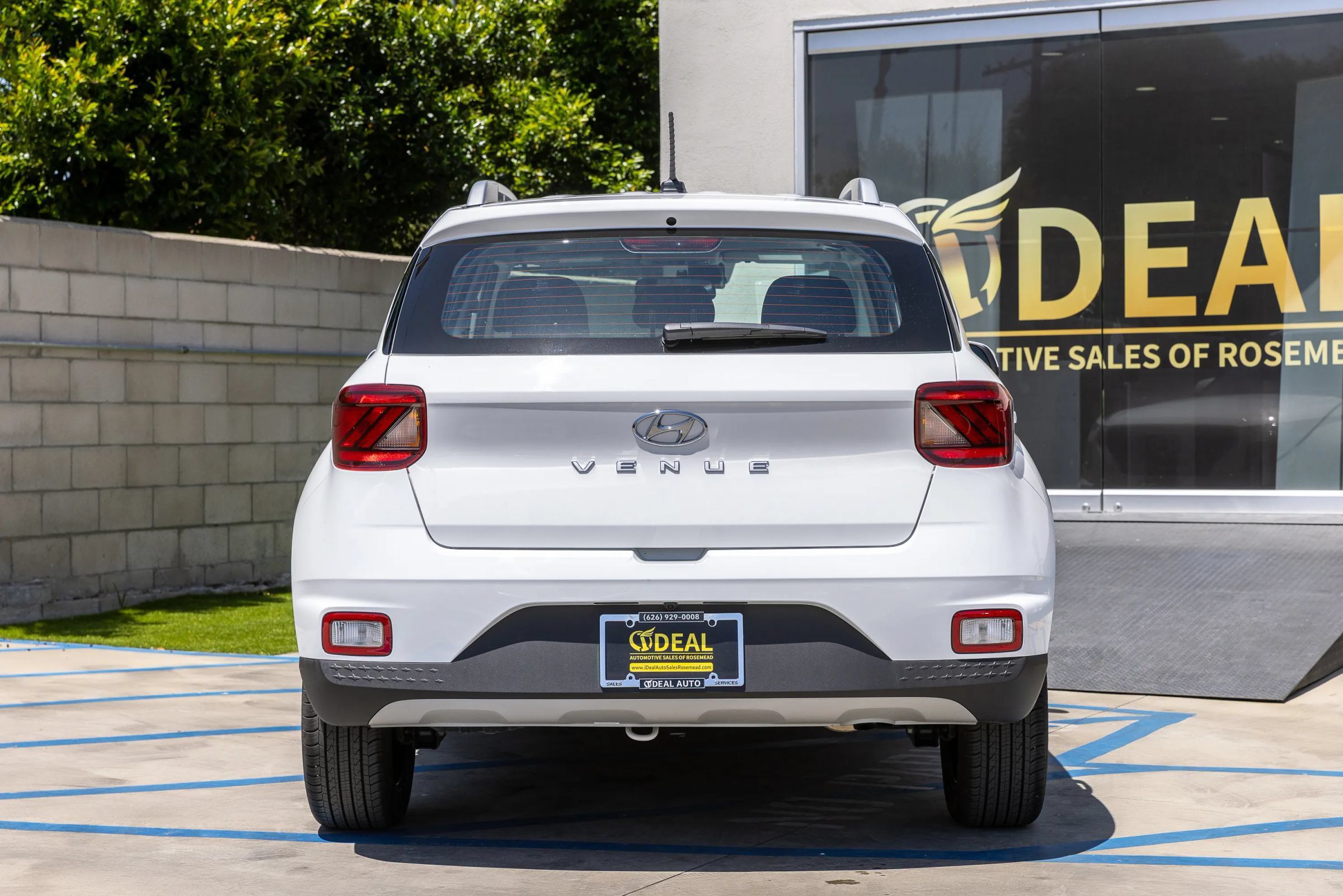 Used 2025 Hyundai Venue SEL FWD image 13