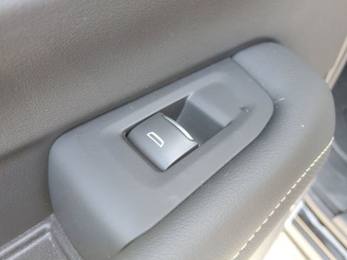 Used 2025 Chevrolet Tahoe Premier image 18