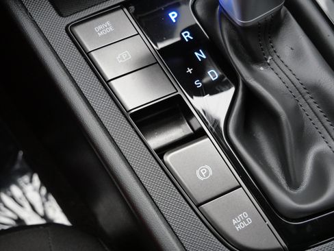 Certified 2025 Hyundai Elantra SEL image 27