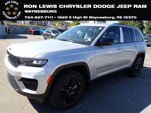 New 2025 Jeep Grand Cherokee Altitude image 1