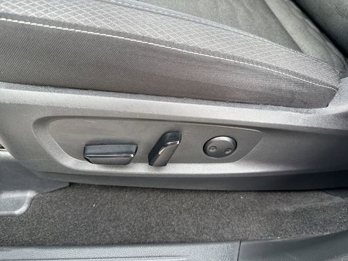 Used 2025 Nissan Pathfinder SV FWD image 14