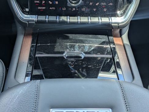 Used 2025 GMC Yukon XL Denali AWD/4WD image 20