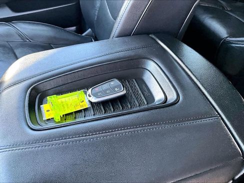 Used 2019 Cadillac Escalade Premium Luxury image 31