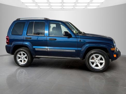 Used 2005 Jeep Liberty Limited AWD/4WD image 2