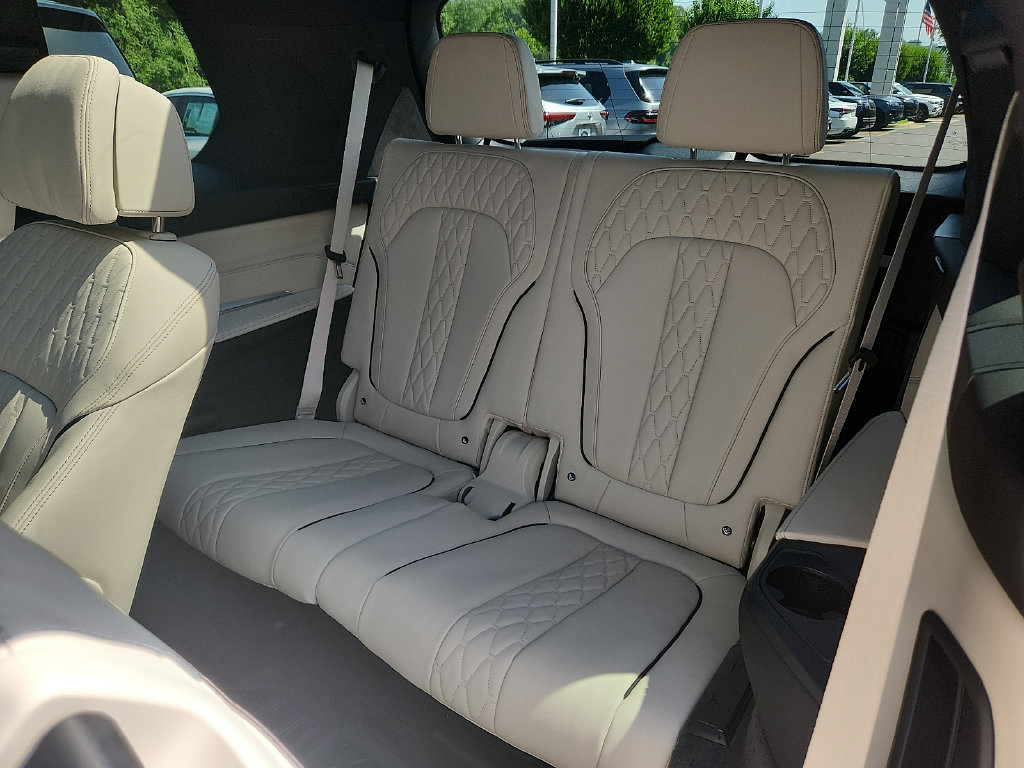 Certified 2026 BMW X7 xDrive40i w/ M Sport Package AWD/4WD image 11
