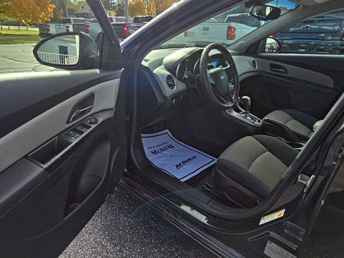 Used 2012 Chevrolet Cruze LS image 11