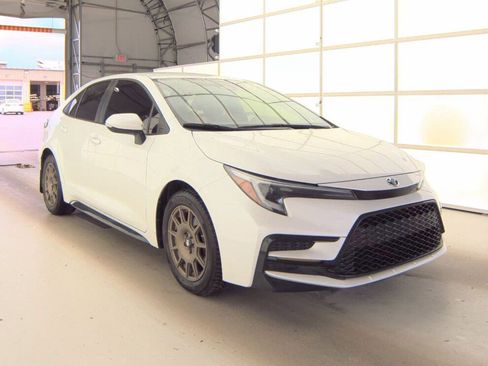 Used 2024 Toyota Corolla SE FWD image 3