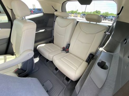 Used 2020 Cadillac XT6 Premium Luxury FWD image 16
