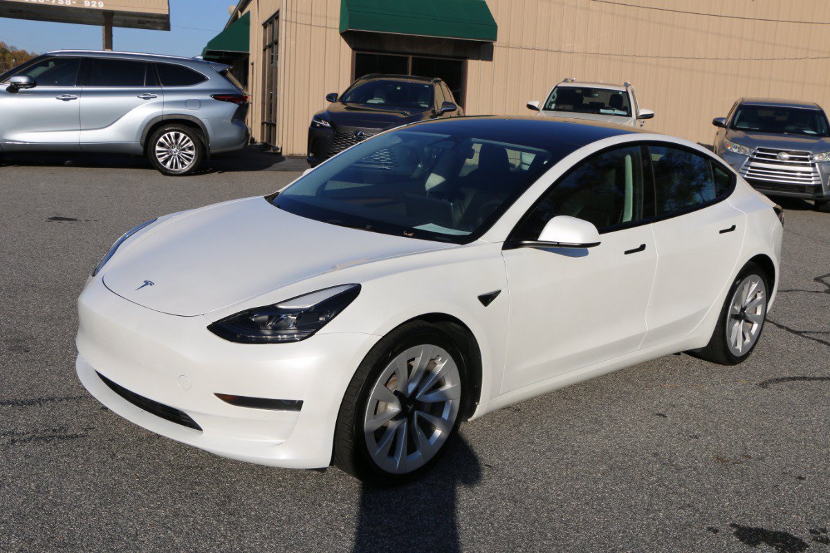 Used 2023 Tesla Model 3 Standard Range RWD image 1