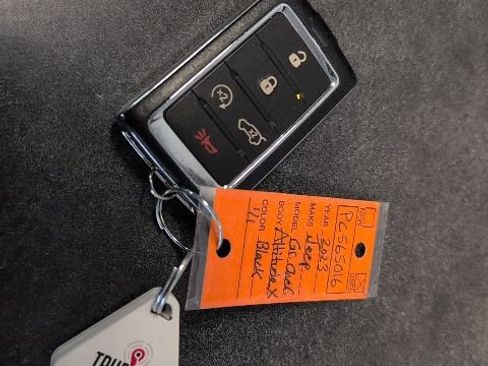 Used 2023 Jeep Grand Cherokee Altitude AWD/4WD image 12