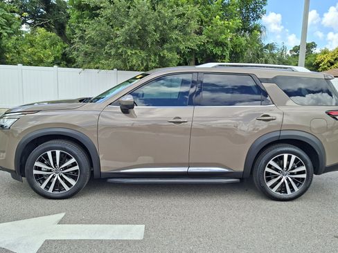 Used 2023 Nissan Pathfinder Platinum w/ Lighting Package (N93) FWD image 8