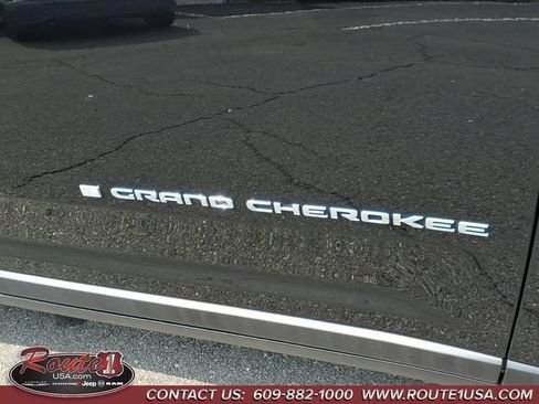 Used 2023 Jeep Grand Cherokee 4WD 4xe w/ Luxury Tech Group II image 12