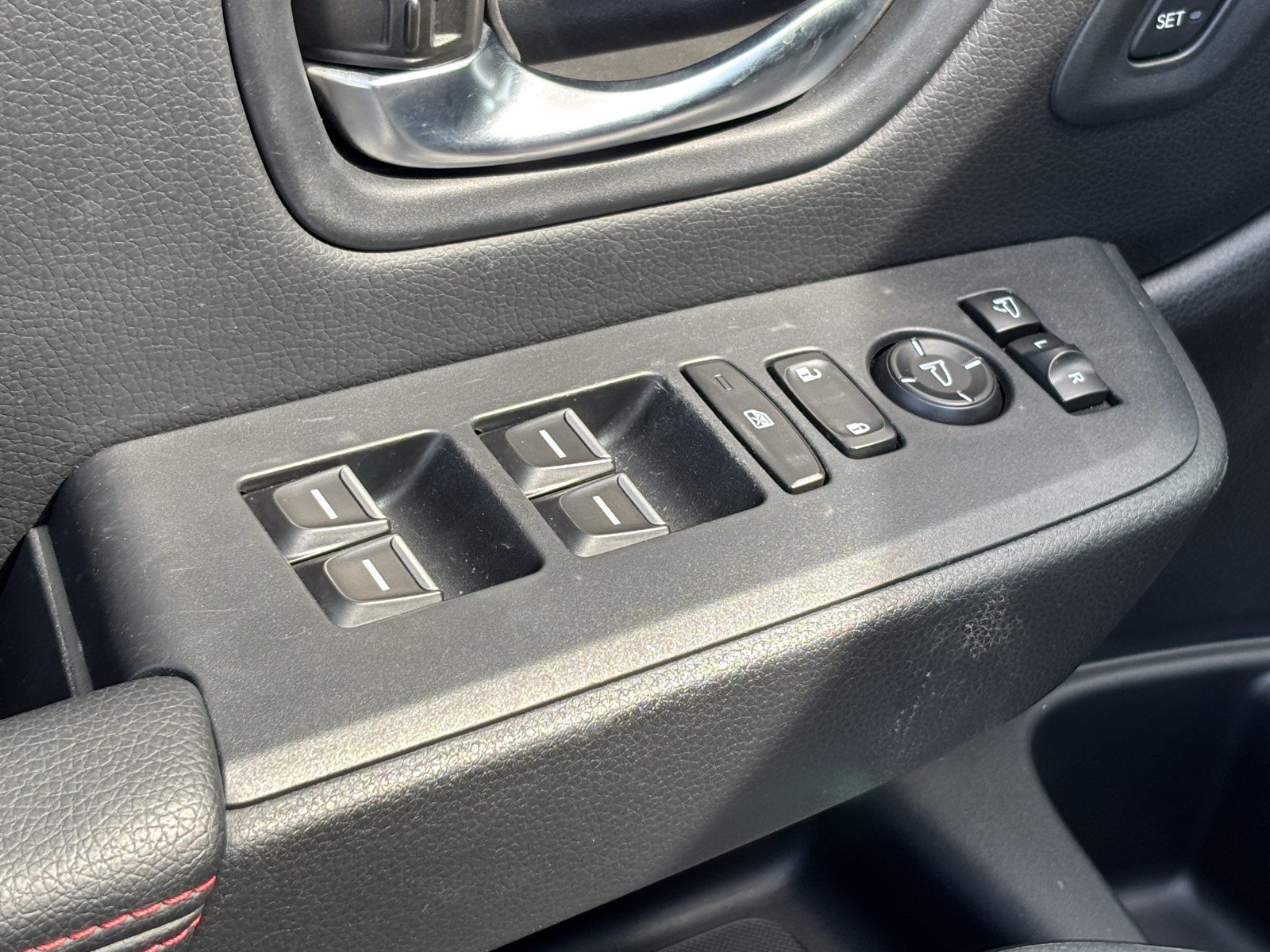 Used 2025 Honda Pilot Black Edition image 15