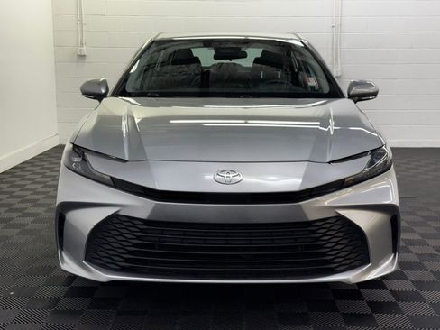 Used 2025 Toyota Camry LE image 5