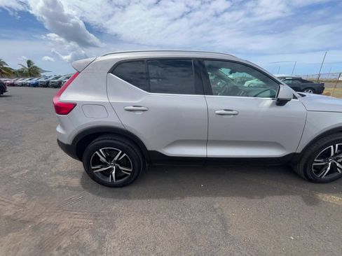 Used 2024 Volvo XC40 B5 Core AWD/4WD image 16