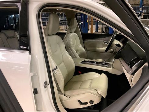 Used 2022 Volvo XC90 T8 Inscription w/ Lounge Package image 8