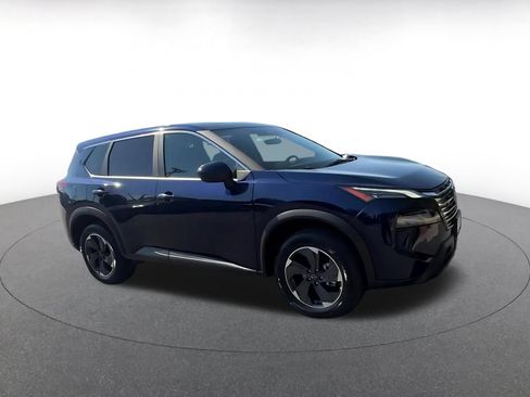 Used 2025 Nissan Rogue SV FWD image 2