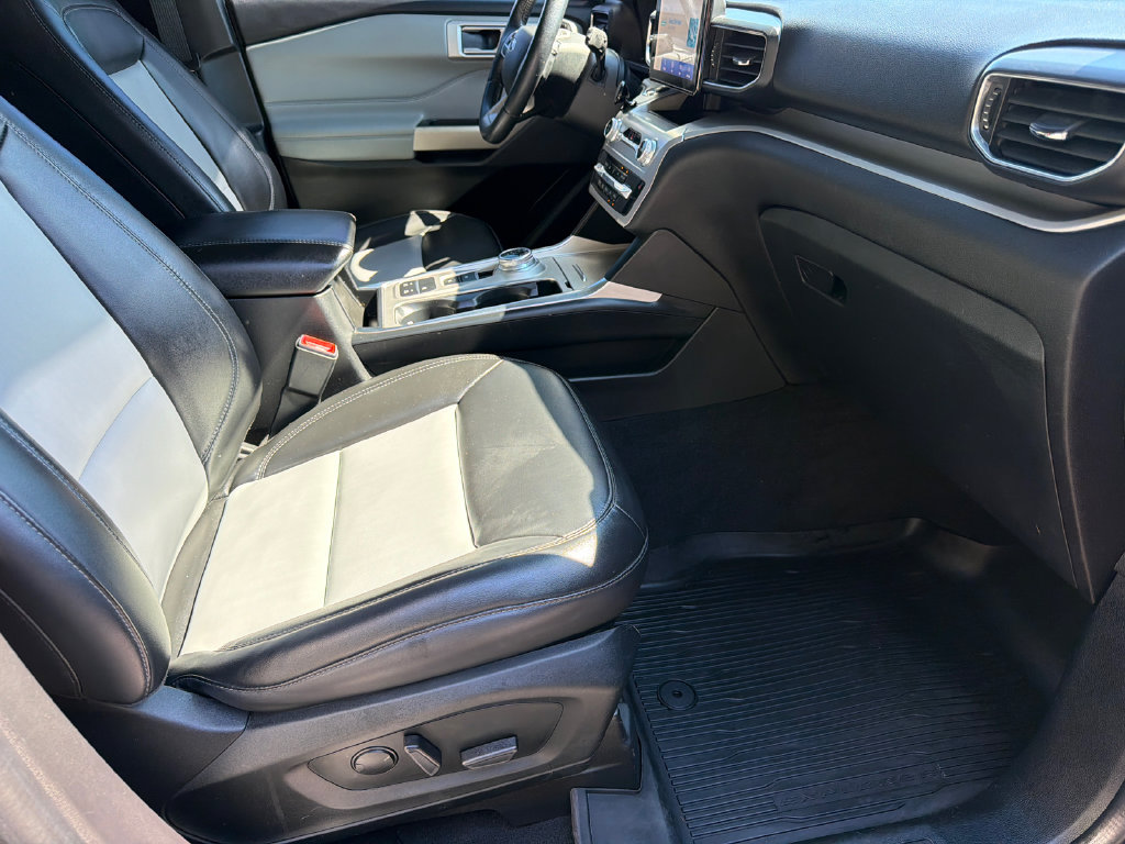 Used 2022 Ford Explorer XLT w/ Equipment Group 202A RWD image 17
