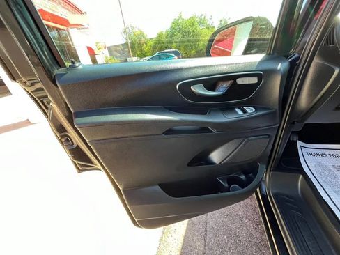 Used 2019 Mercedes-Benz Metris Passenger image 7