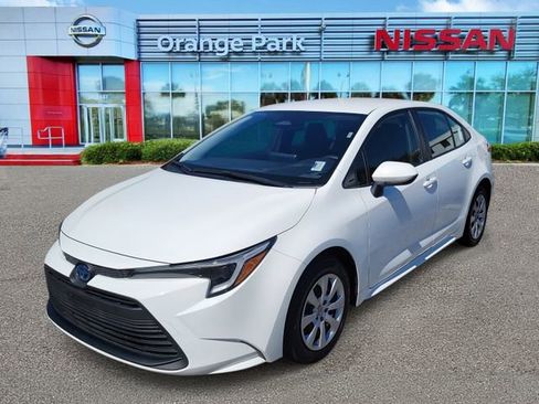 Used 2025 Toyota Corolla LE image 4